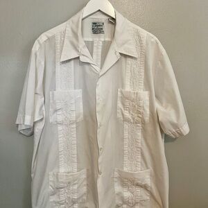 Guayabera Men's White Short Sleeve button vacation Shirt